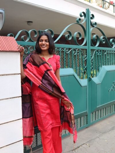 Petal Rouge Kurti Set – Elegant Pink Red Ethnic Wear